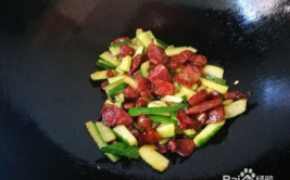 炒腊肠的家常做法,多款美味佳肴轻松上桌