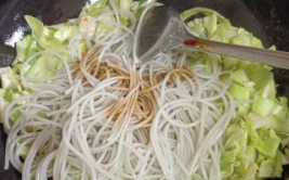 白菜炒粉丝的做法,简单易学的白菜炒粉丝制作攻略
